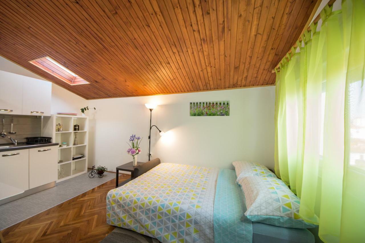 Piccola Pineta Apartment Pula Exterior foto