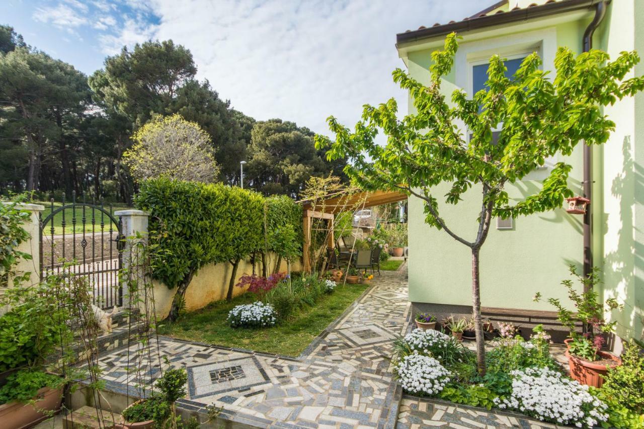 Piccola Pineta Apartment Pula Exterior foto